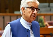 موسمياتي تبديلين ۽ ٻوڏ کان بچاءَ لاءِ اسان کي پنهنجي روين ۾ تبديلي آڻڻ جي ضرورت آهي، سياستدانن کي قومي مفادن لاءِ گهٽ کان گهٽ نقطن تي اتفاق ڪرڻو پوندو: خواجه محمد آصف